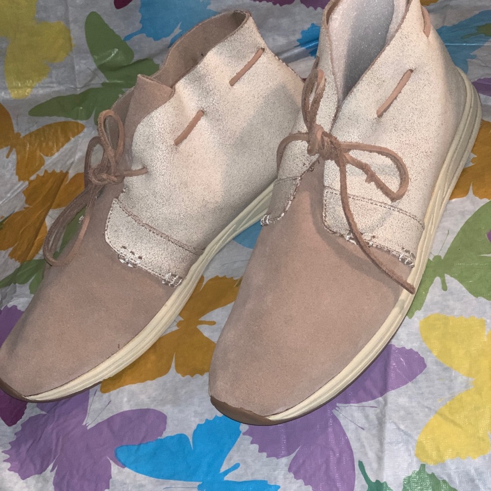 Casual shoes.